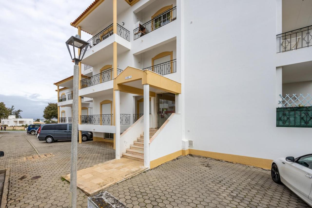 Im On Padme'S Place Lagos Exterior photo